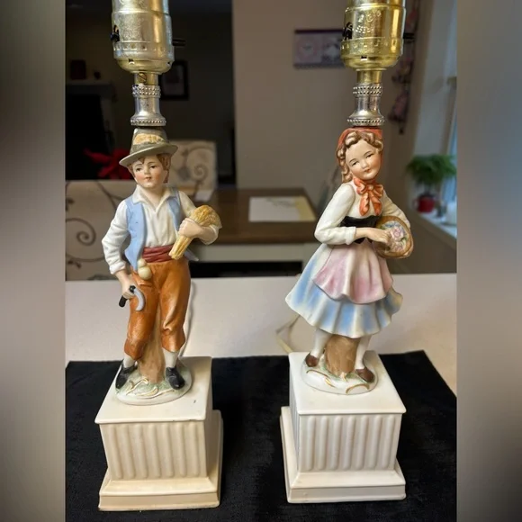 Price Drop🔥🔥🔥Pair Of Vintage Figural Lamps - Picture 11 of 11